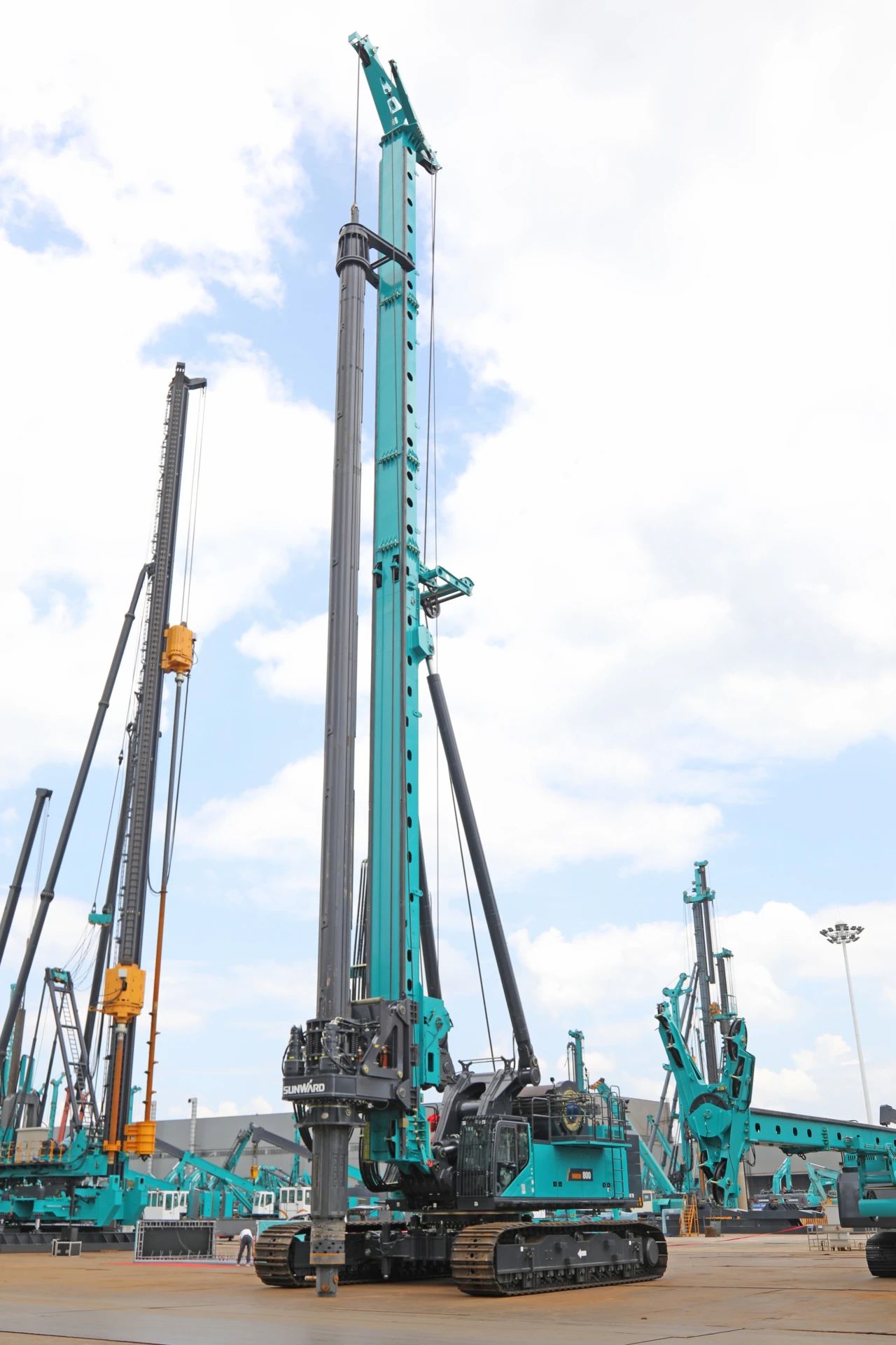 “破紀(jì)錄王者”再出征!山河智能SWDM800旋挖鉆機(jī)成功交機(jī)